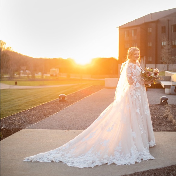 Meet your Posher, Cambrey - Picture 1 of 1